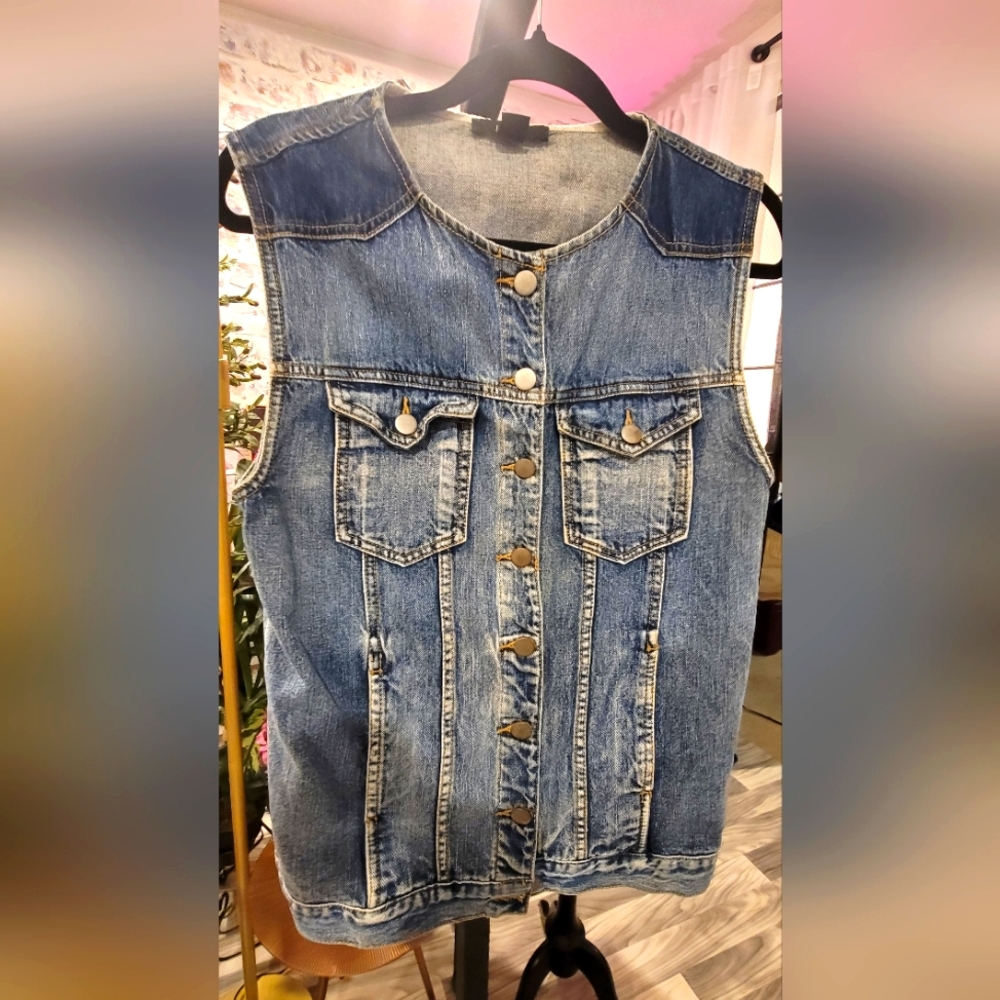 💚Forever 21 Denim Vest, Size M, Distress Blue Denim